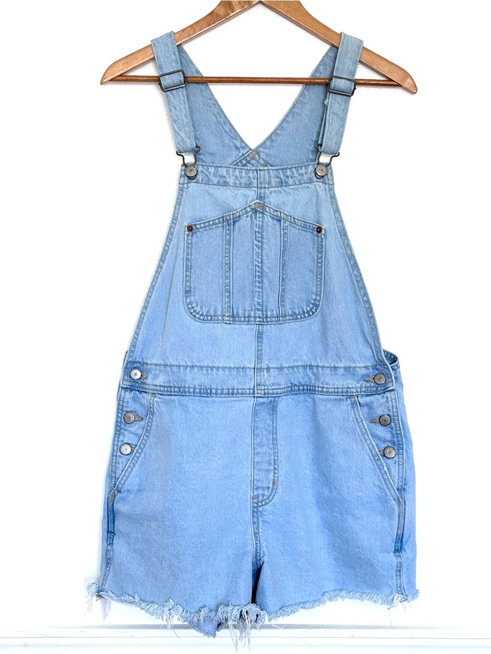 Old Navy Shorts Overalls Women’s Large Blue Denim Cotton Pockets Distressed
